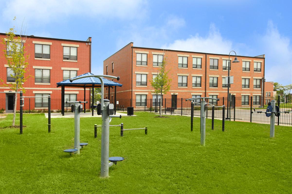 Oakwood Shores Apartments in Chicago, IL Photo Gallery